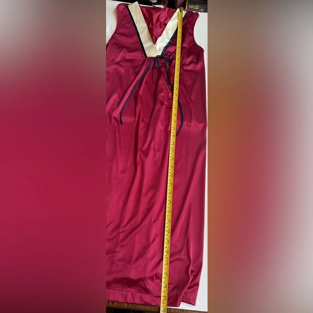Vanity Fair Knee Length V-neck Nightgown Burgundy White Blue 70’s Sleeveless Vtg